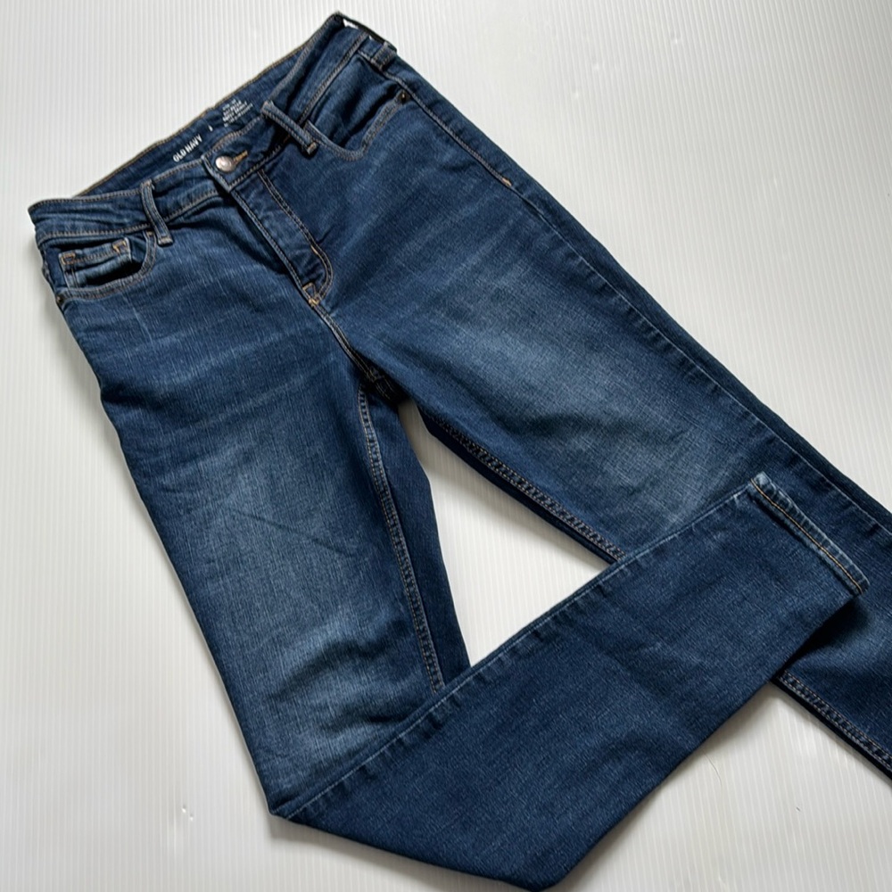 Old Navy women’s high rise, Rockstar Super Skinny Jeans. Size 2